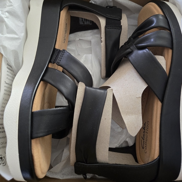 Clarks Size 7 Womens Sandals - Picture 2 of 3